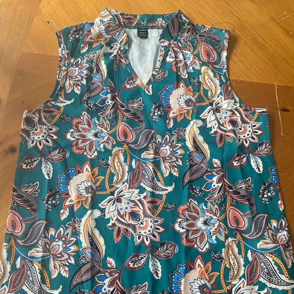 Ladies size small (4) SHEIN sleeveless top.